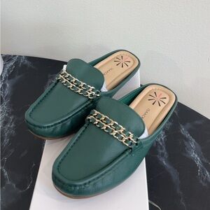 Isaac Mizrahi Live! Calypso Green Leather Loafer Women's Size 6 W Slip-On Shoes